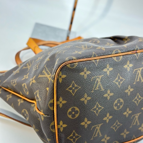 Louis Vuitton Monogram Palermo PM Shoulder Bag - Picture 6 of 15